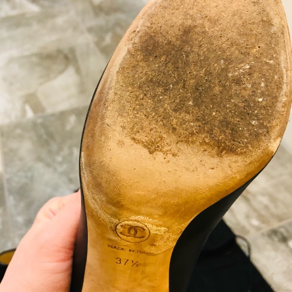 CHANEL Round Toe Leather Pumps - Picture 12 of 12